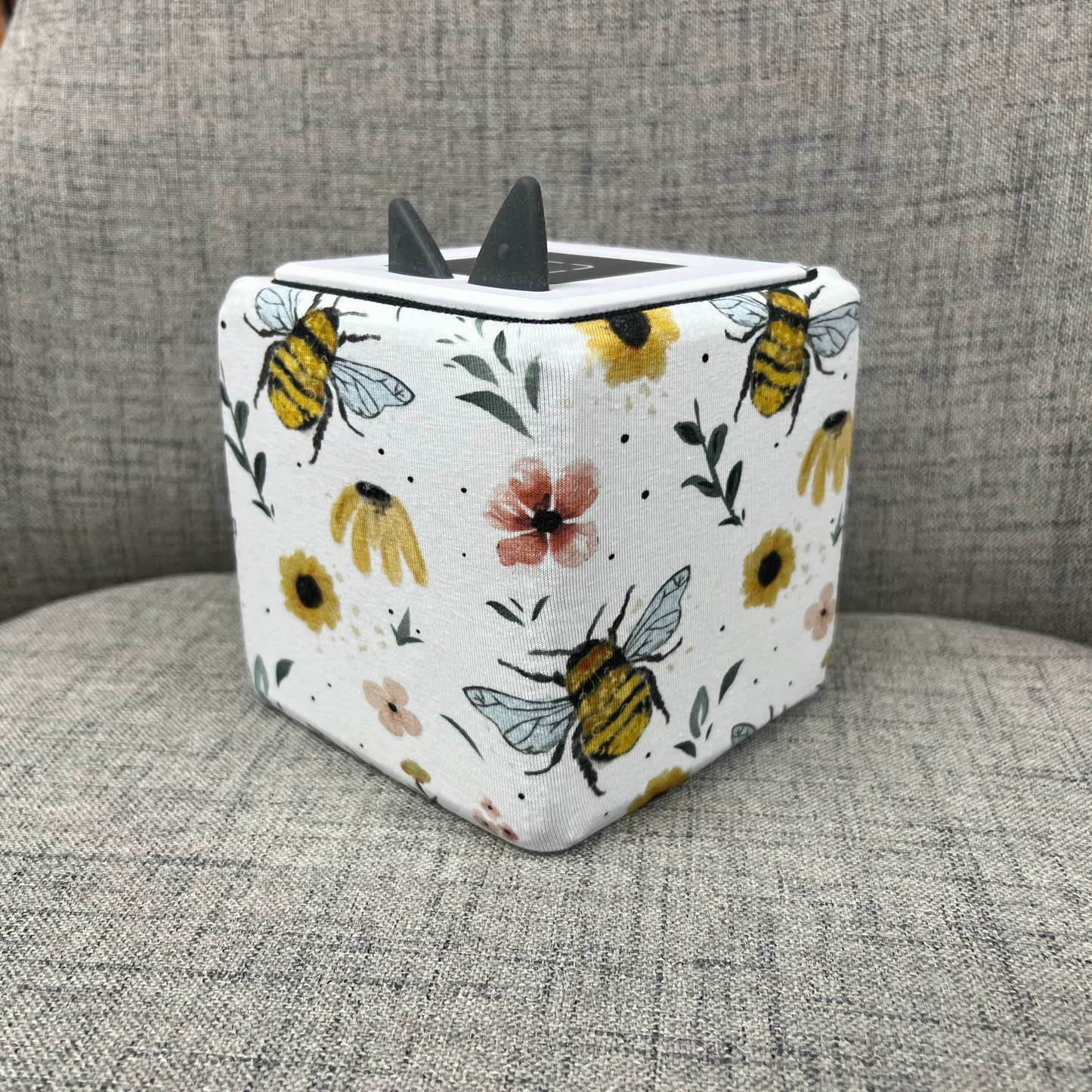 
                  
                    Bee Floral - Cloth Cover
                  
                