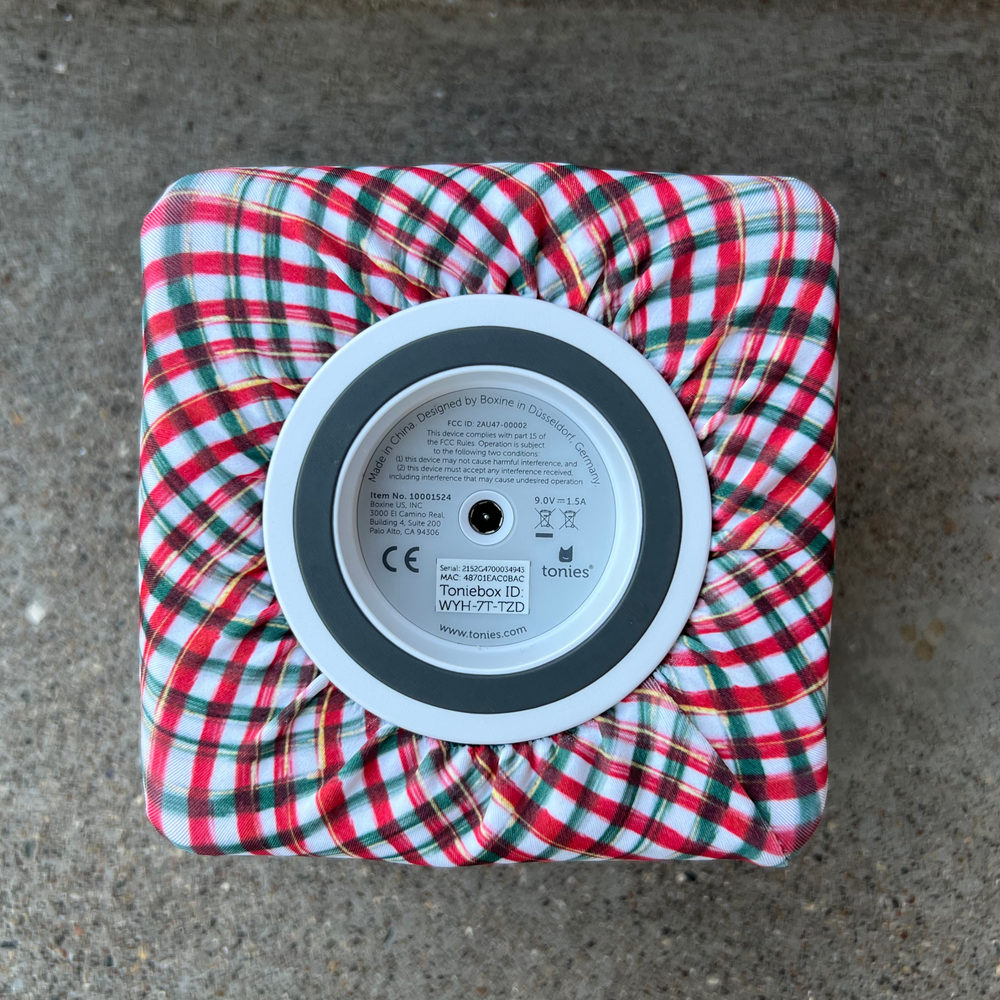 
                  
                    Red and Green Plaid Cloth Cover
                  
                